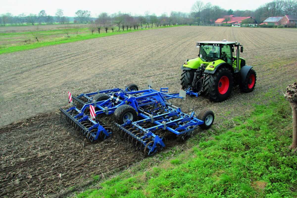 Что такое боронование. Дисковая борона Rebell 800t. Rebell Classic 600t. Борона для трактора. Трактор для боронования.