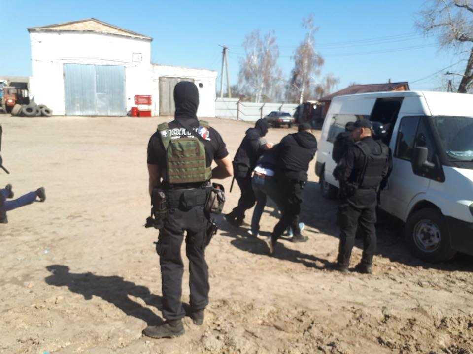 50 рейдерів намагались захопити сільгосппідприємство (фото)