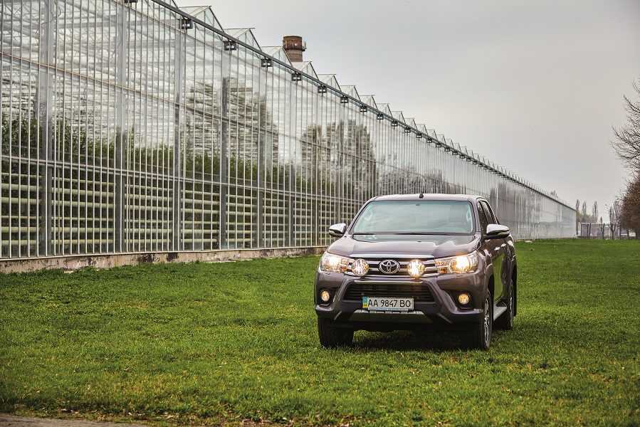 LANDLORD завітав до ефективних та успішних аграріїв на пікапі Toyota Hilux