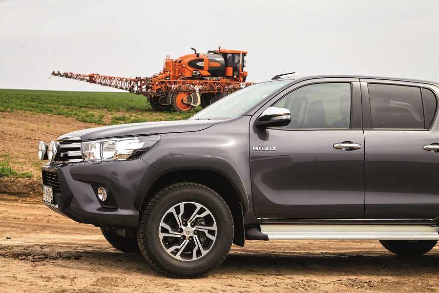 LANDLORD завітав до ефективних та успішних аграріїв на пікапі Toyota Hilux
