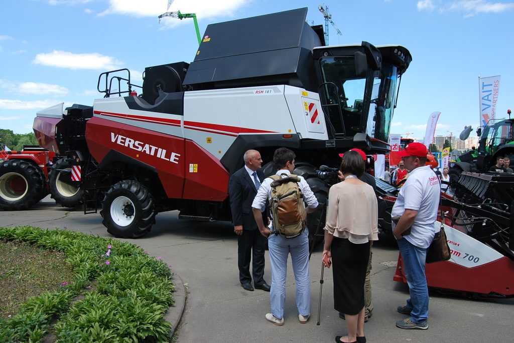 VERSATILE виводить на український ринок два нових трактори