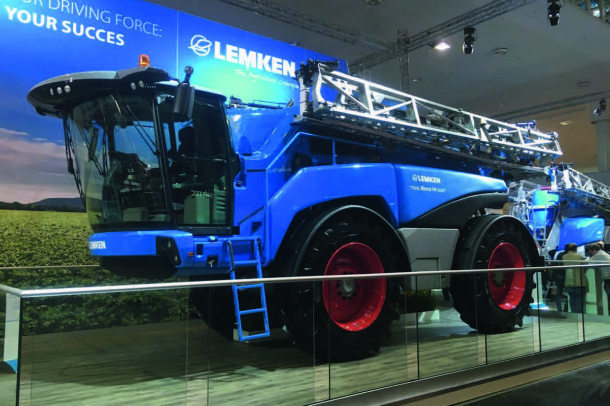 Бак 7200 л та 36-метрова штанга: переваги самохідного обприскувача Lemken Nova 14