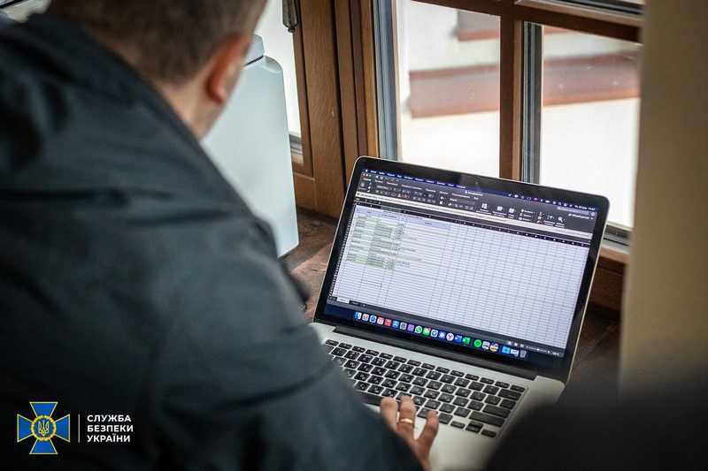 Посадовці держгеокадастру погоріли на крадіжці 20 000 га землі