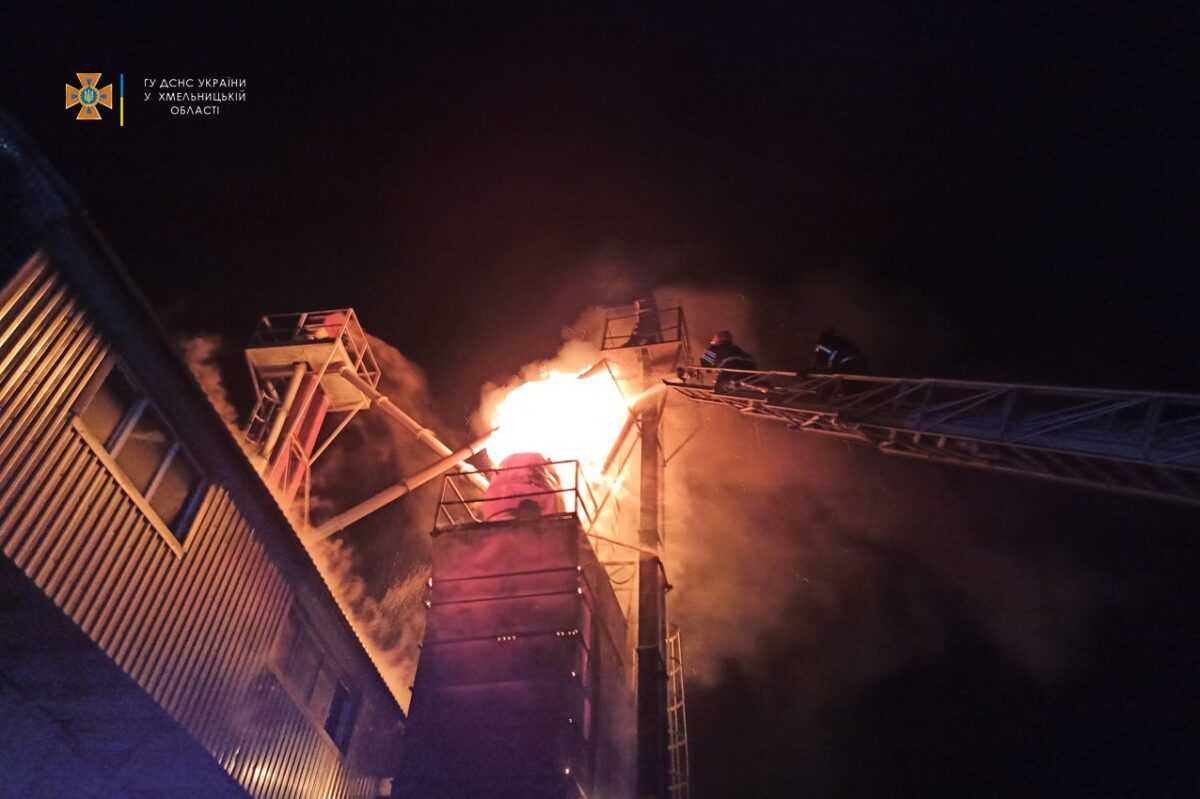 На Хмельниччині горіла зерносушарка, знищено 12 тонн насіння соняшника