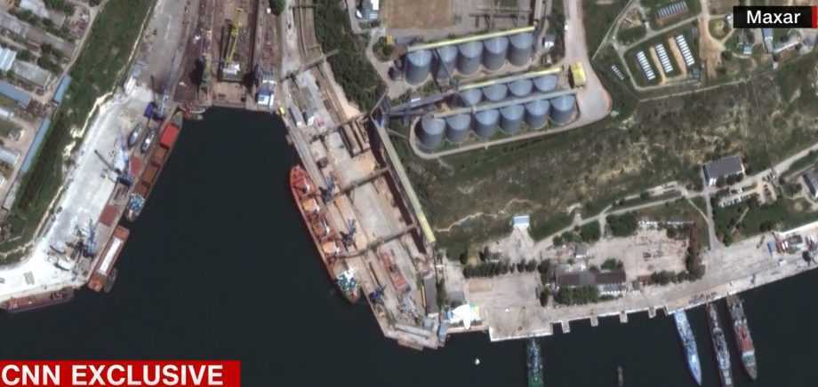 Росія краде українське зерно через Крим. CNN показав нові супутникові фото