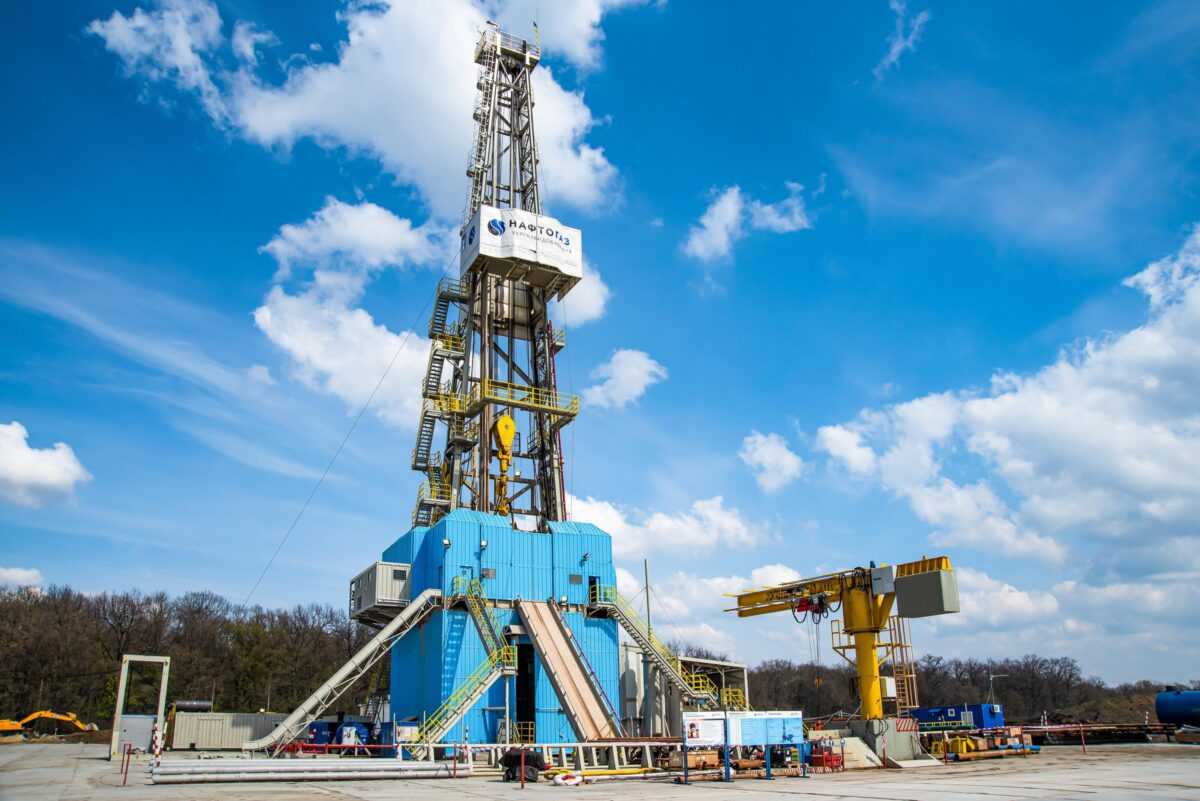 Бурова установка Нафтогазу