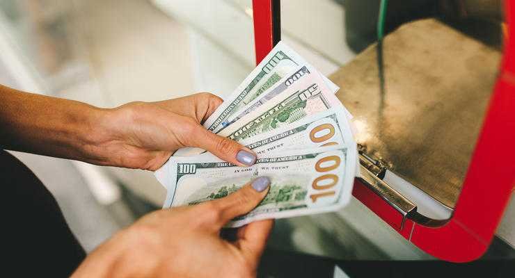 Girl changes dollars in exchange of currencies exchange rate