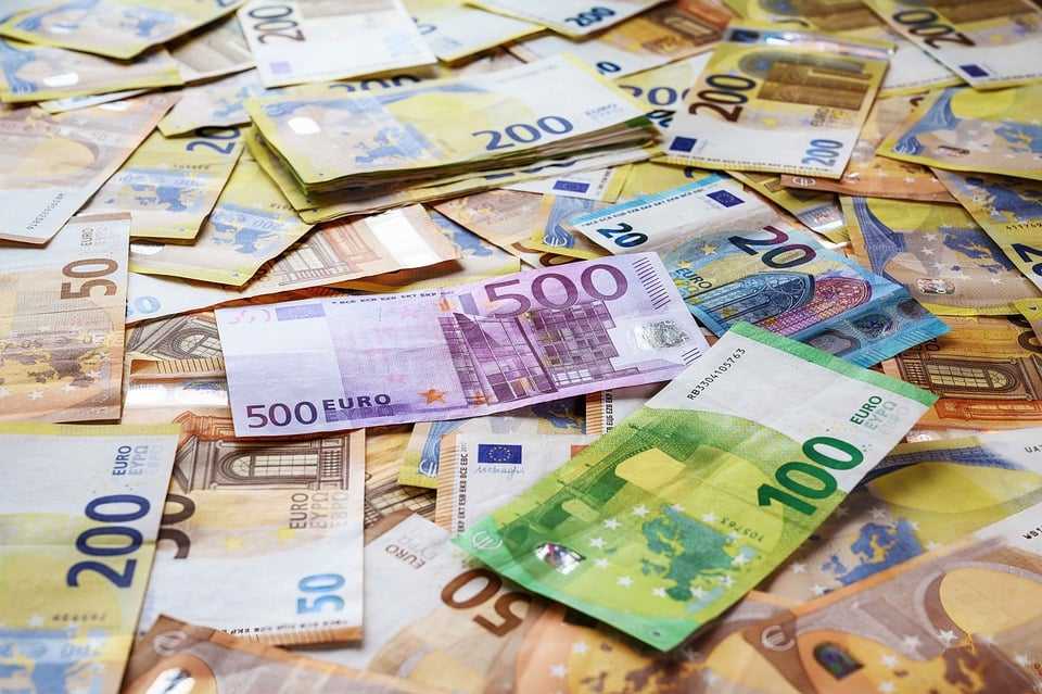 banknotes 7850299 960 720