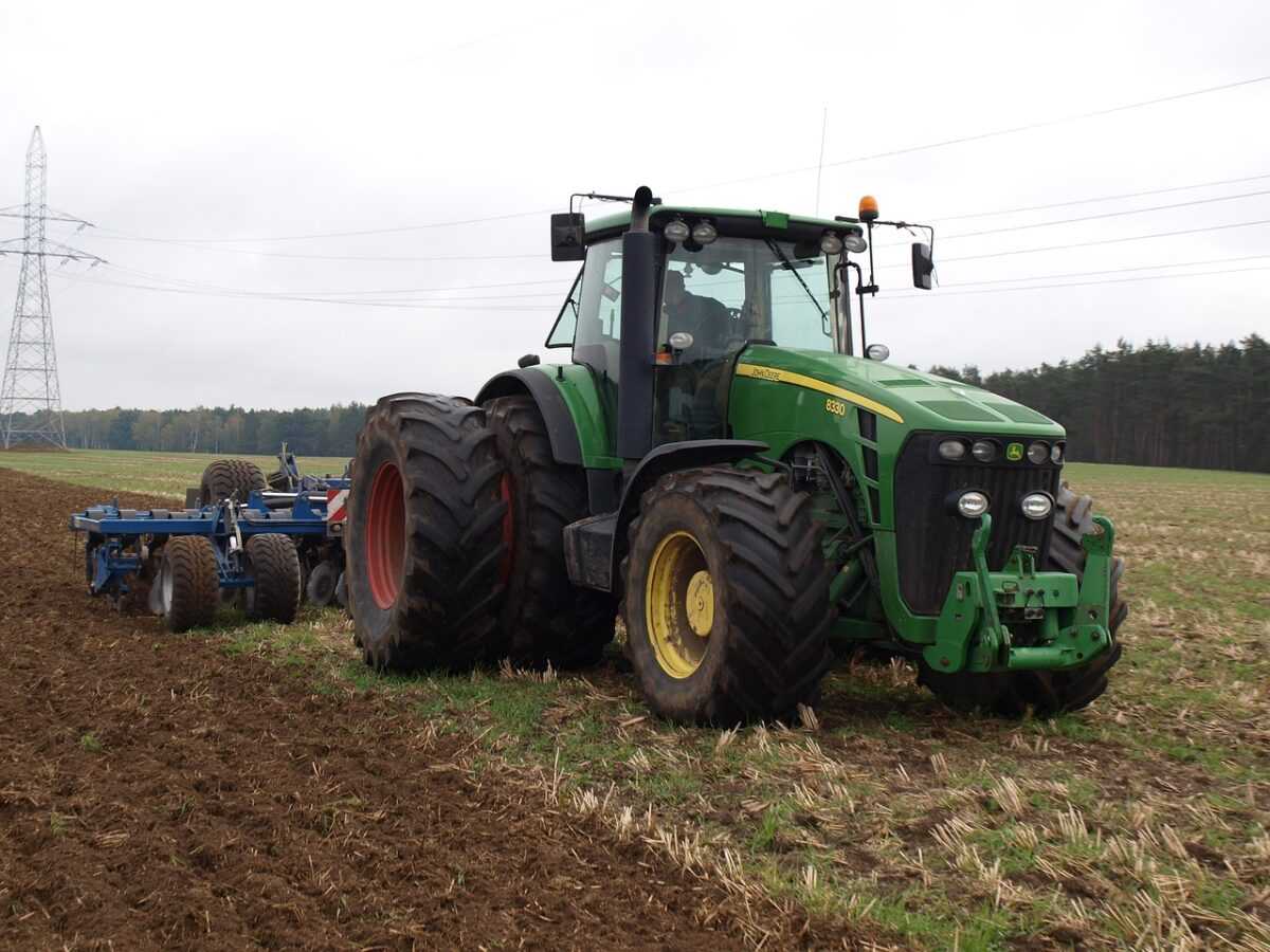 tractor 3068578 1280