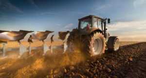 Посівна, трактор