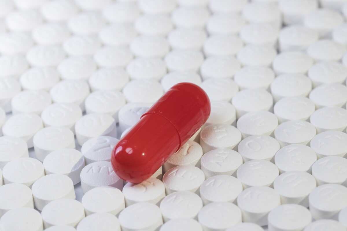 pills 4099841 1280