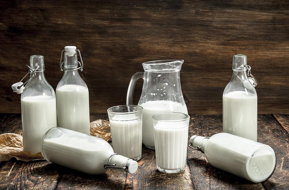 Fresh cow's milk