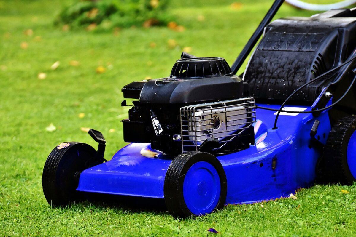 blue lawn mower 4103991 1280