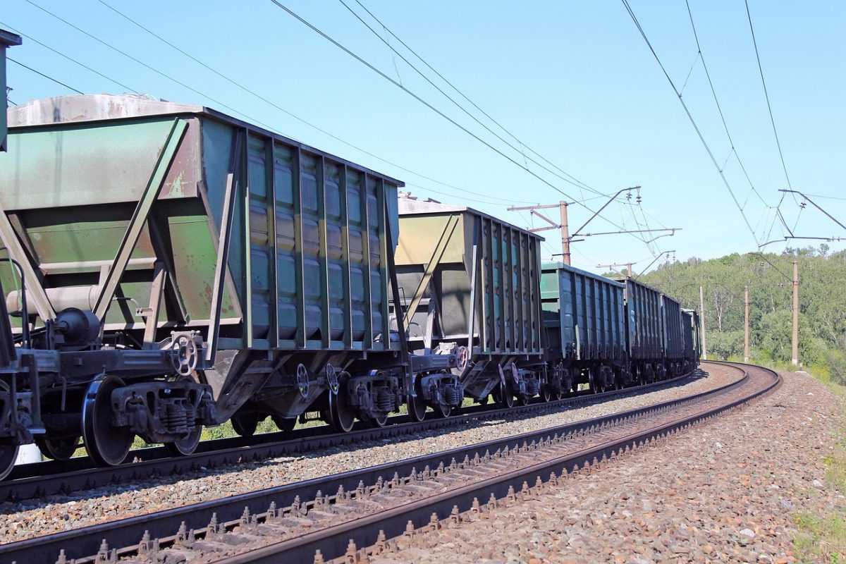 train, railroad, travel, railway, rail, rail tracks, railway tracks, transport, transportation, railway carriage, gondola car, hopper, freight, rails, sleepers, embankment, turn, wagons