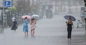 Шквали, град і 37-градусна спека: яка погода чекає Україну 14 липня