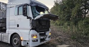 Ракетний удар по полю на Сумщині: 12 поранених, знищена техніка під час збору врожаю