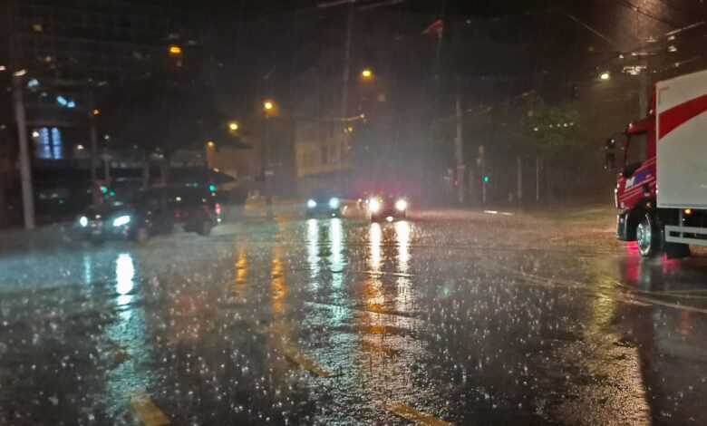 rain shower, thunderstorm, traffic, road, city, urban, heavy rain, heavy rain, heavy rain, heavy rain, heavy rain, heavy rain