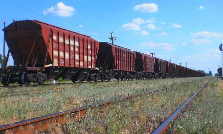 "Укрзалізниця" підвищує вантажні тарифи на 40%: бізнес застерігає про ризик зупинки виробництва